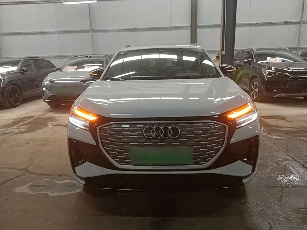 Audi Q4 e-tron — фото 3