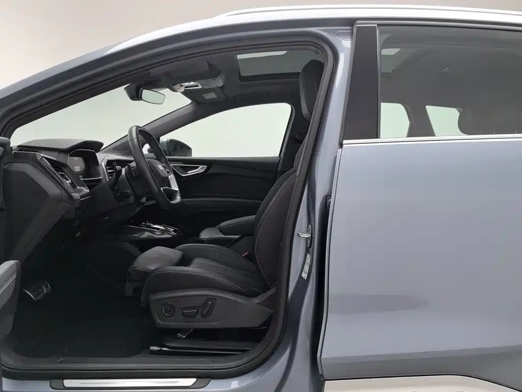 Audi Q4 e-tron — фото 10