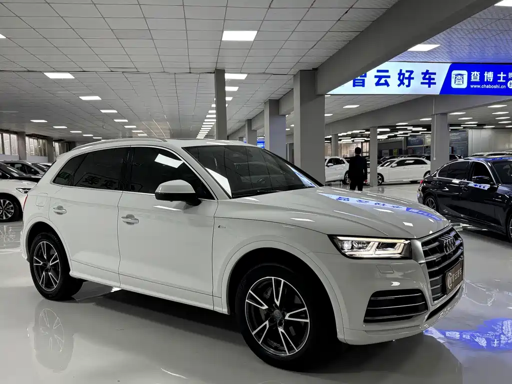 Audi Q5L — фото 3
