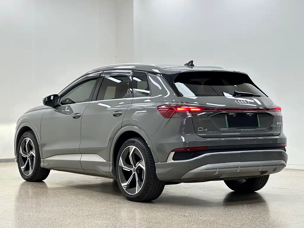 Audi Q4 e-tron — фото 4