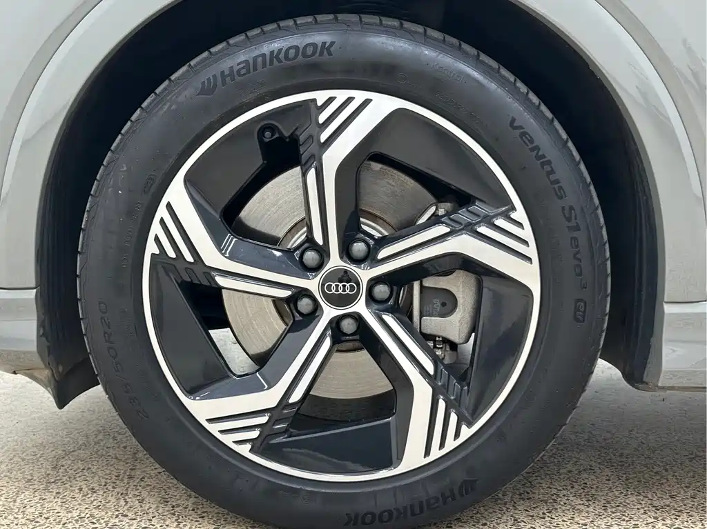 Audi Q4 e-tron — фото 10