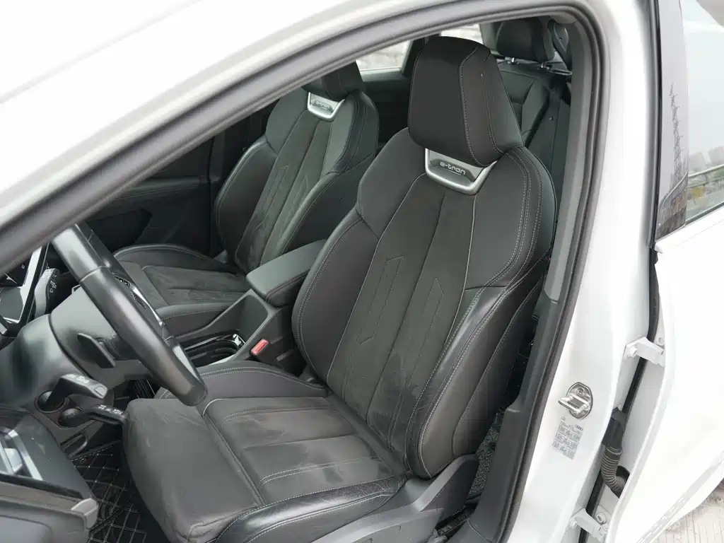 Audi Q4 e-tron — фото 10