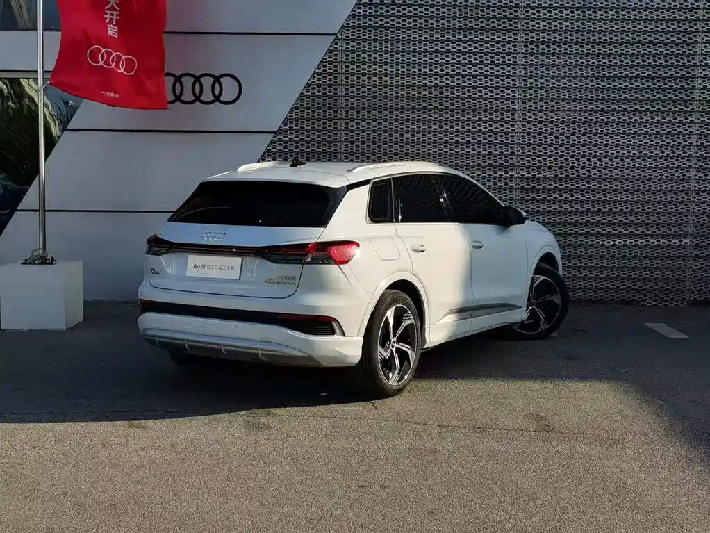 Audi Q4 e-tron — фото 7