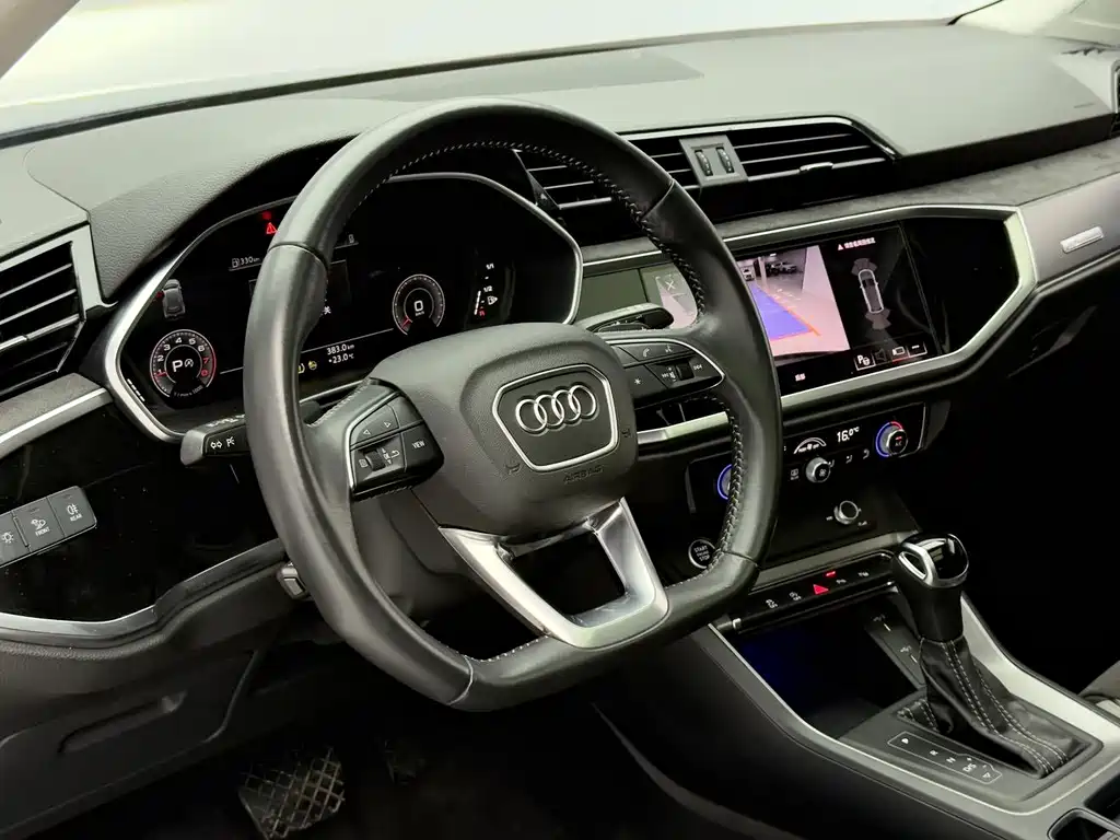 Audi Q3 — фото 14