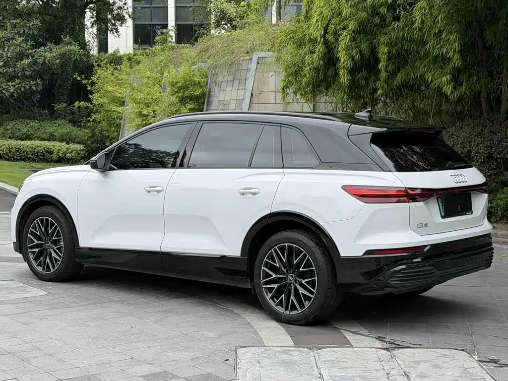 Audi Q5 e-tron — фото 4