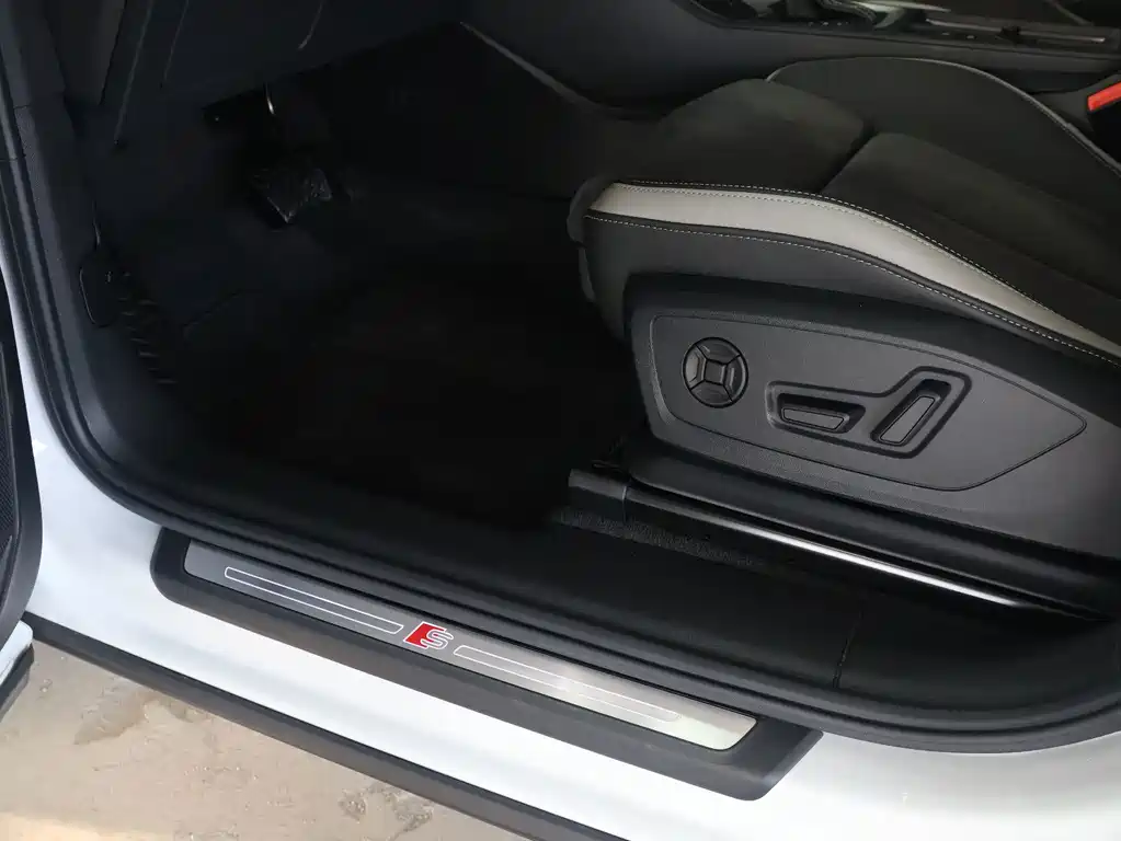 Audi Q3 — фото 17
