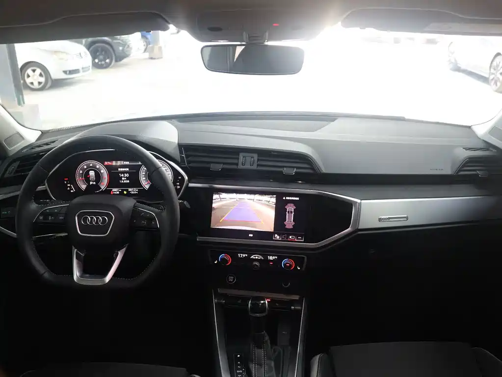 Audi Q3 — фото 10