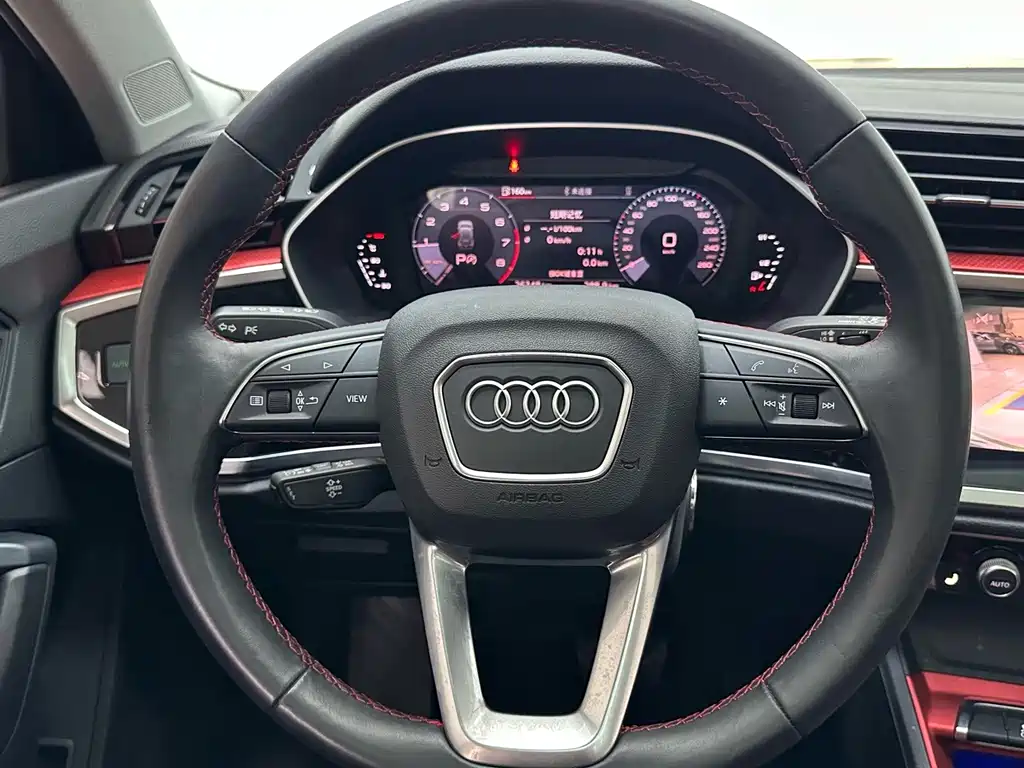 Audi Q3 — фото 11
