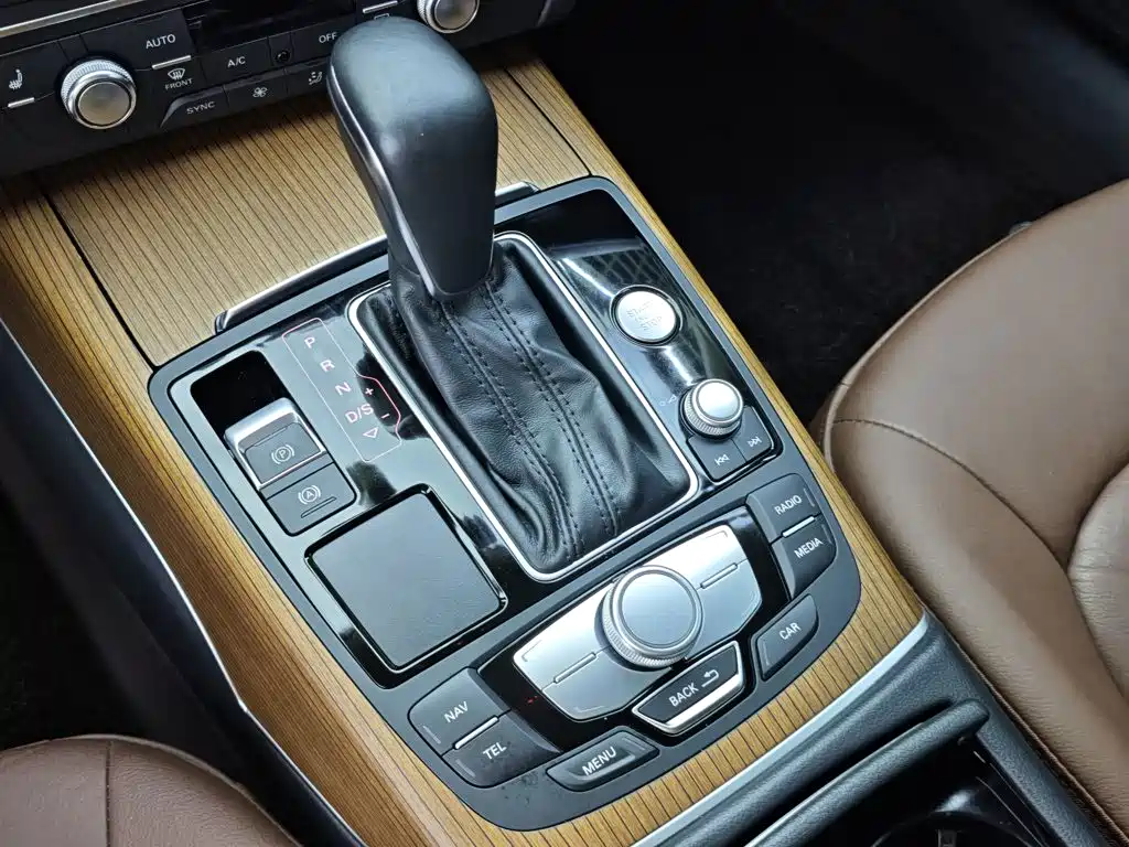 Audi A6L — фото 13