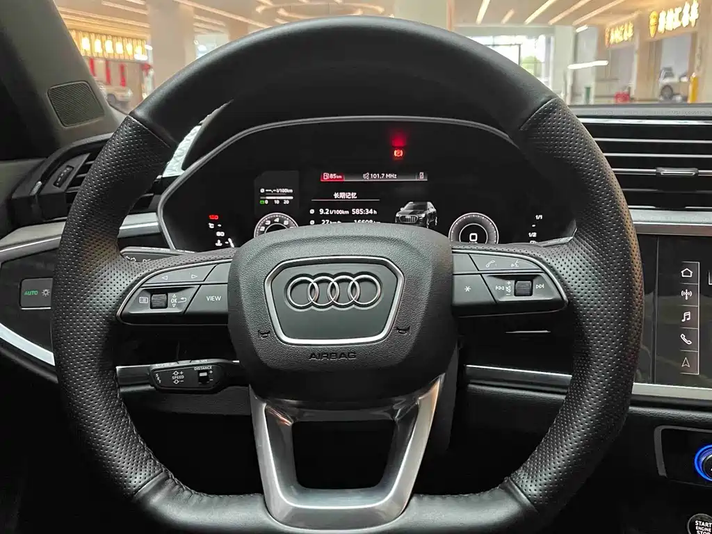 Audi Q3 — фото 8