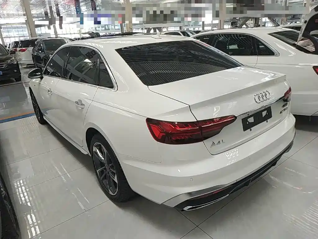 Audi A4L — фото 5