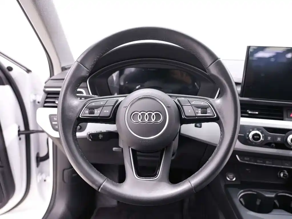 Audi A4L — фото 23