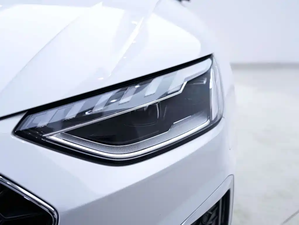 Audi A4L — фото 10
