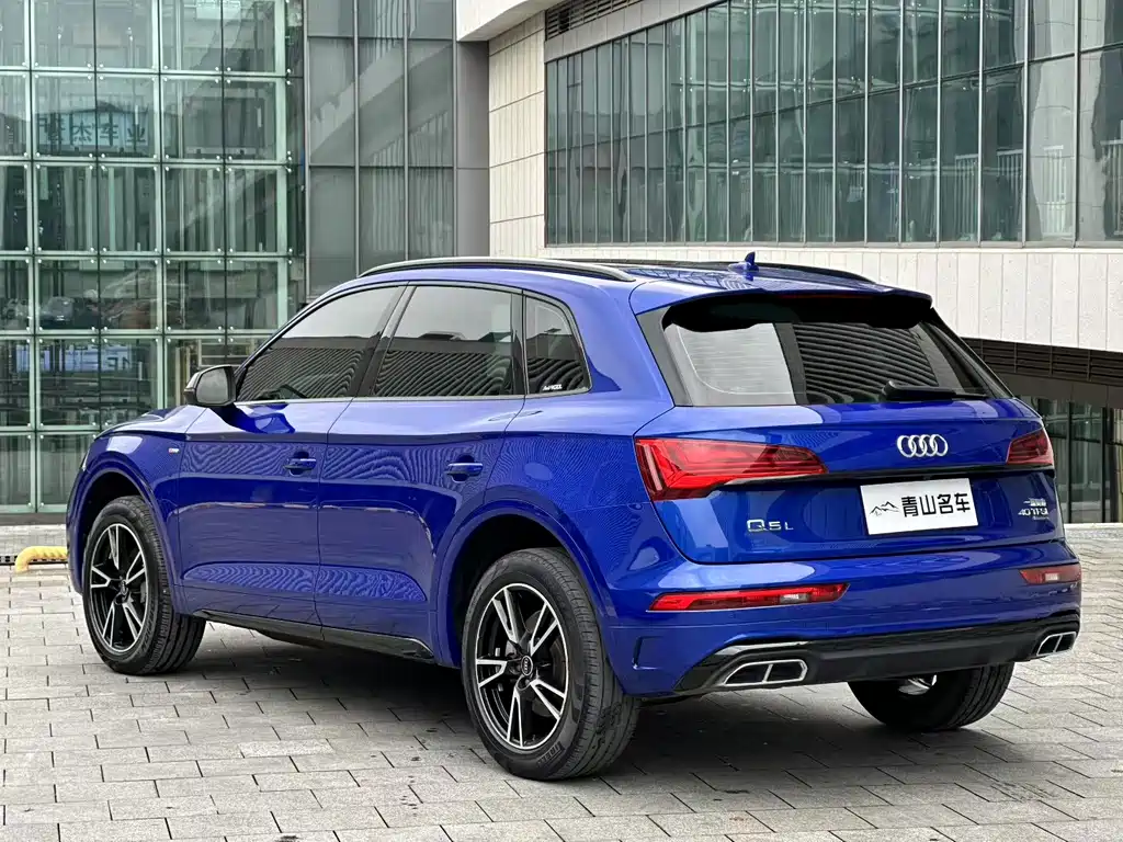 Audi Q5L — фото 11