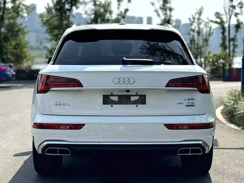Audi Q5L — фото 5