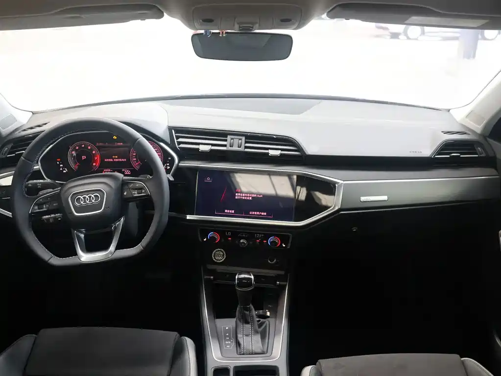 Audi Q3 — фото 10