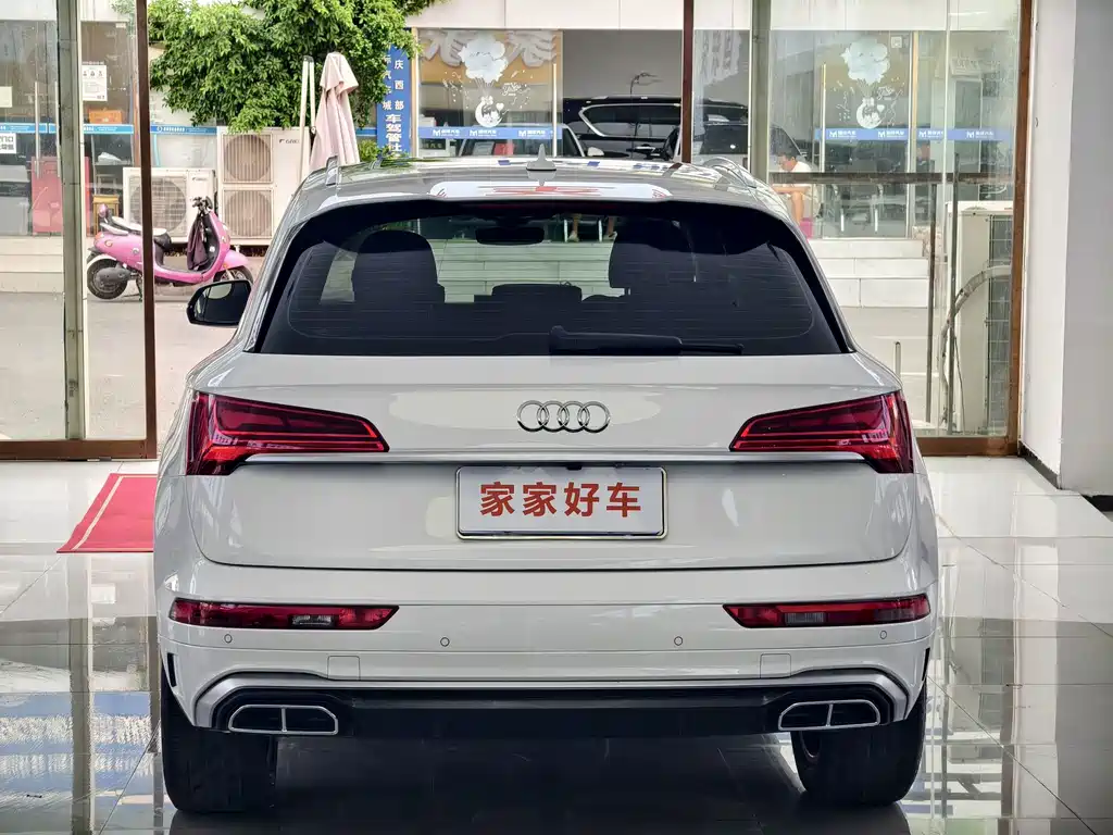 Audi Q5L — фото 17