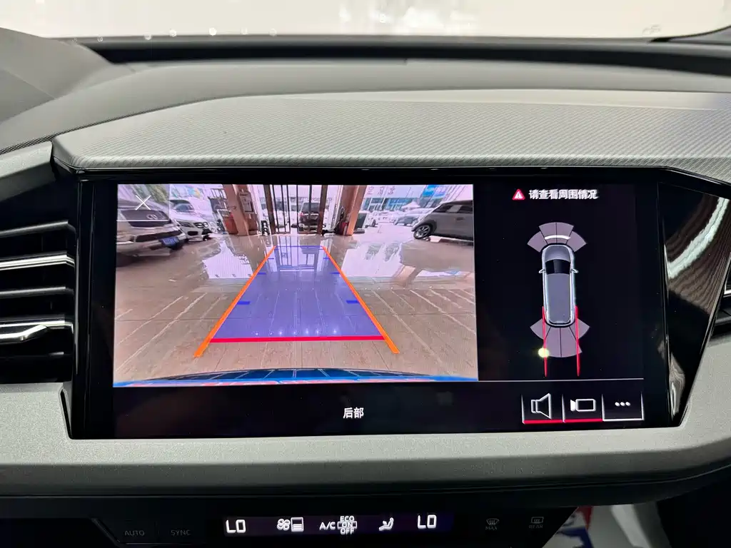 Audi Q5 e-tron — фото 14