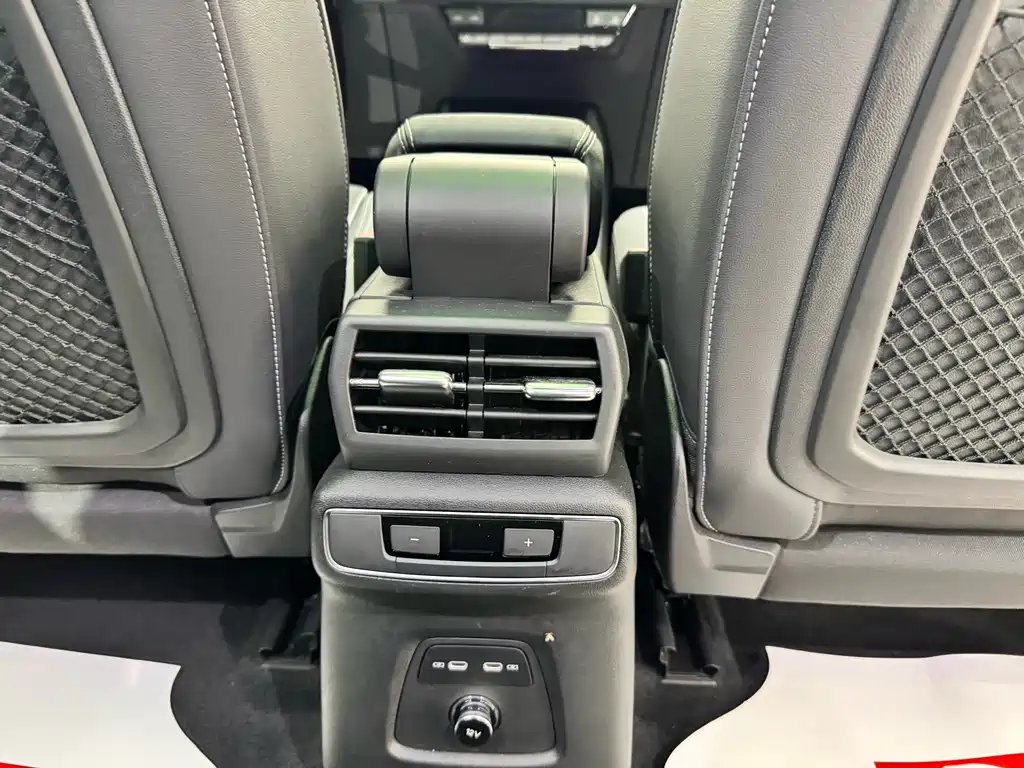 Audi Q5 e-tron — фото 19