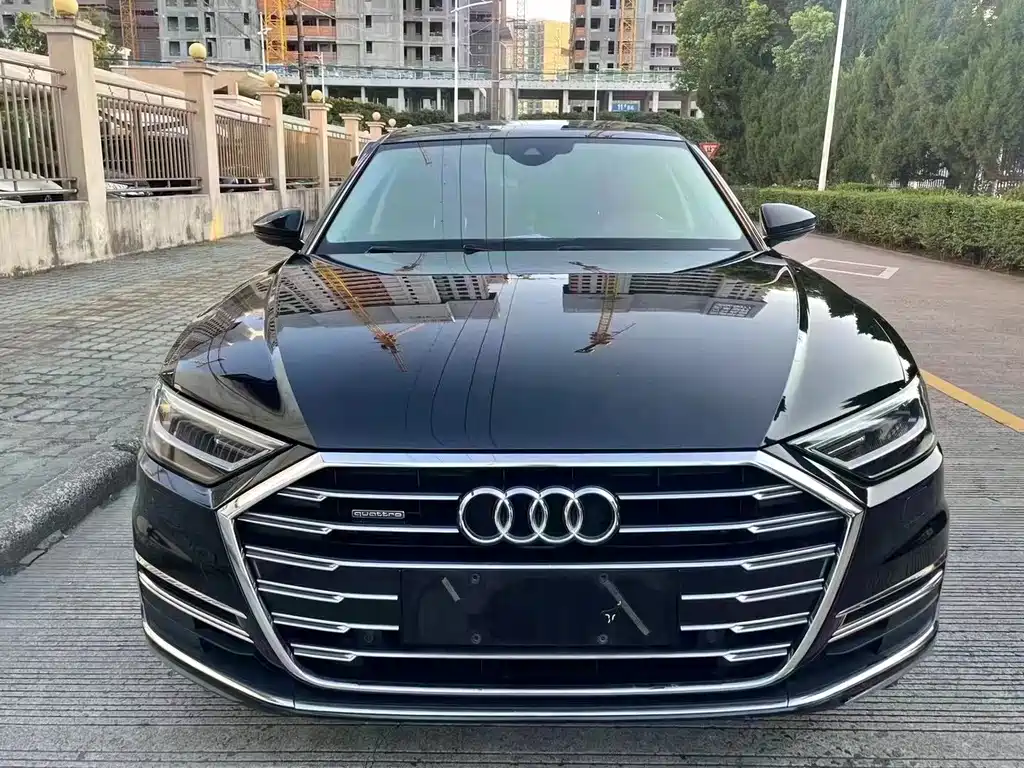 Audi A8 — фото 2