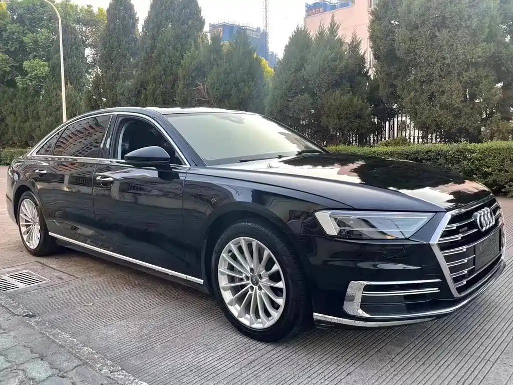 Audi A8 — фото 3