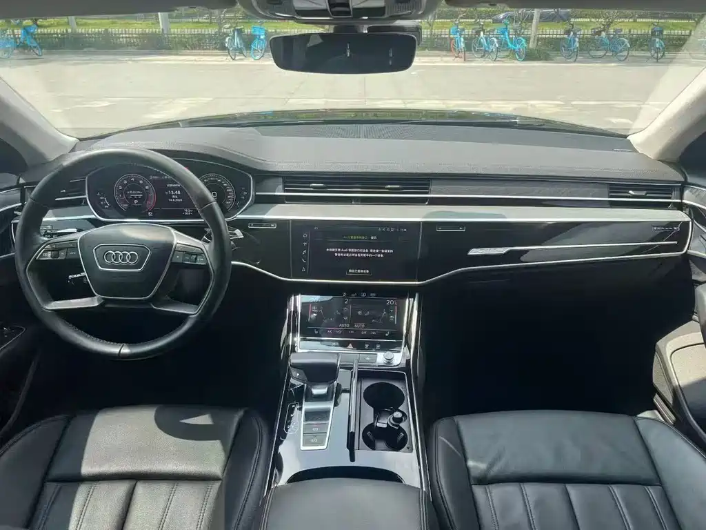 Audi A8 — фото 5