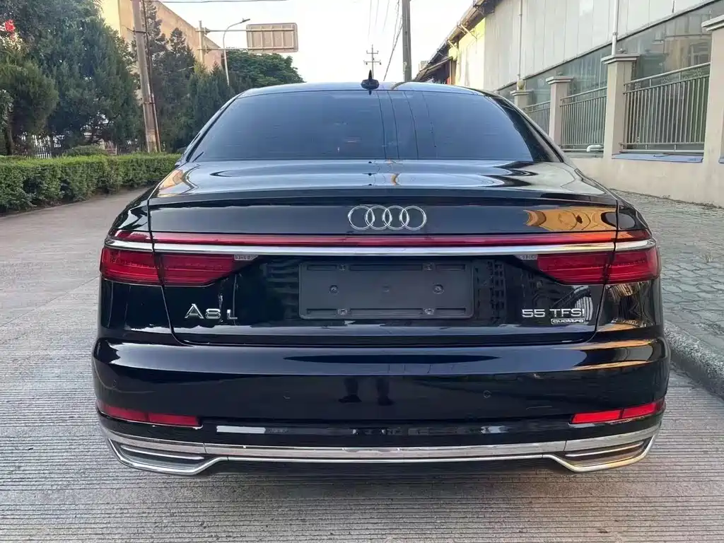 Audi A8 — фото 7