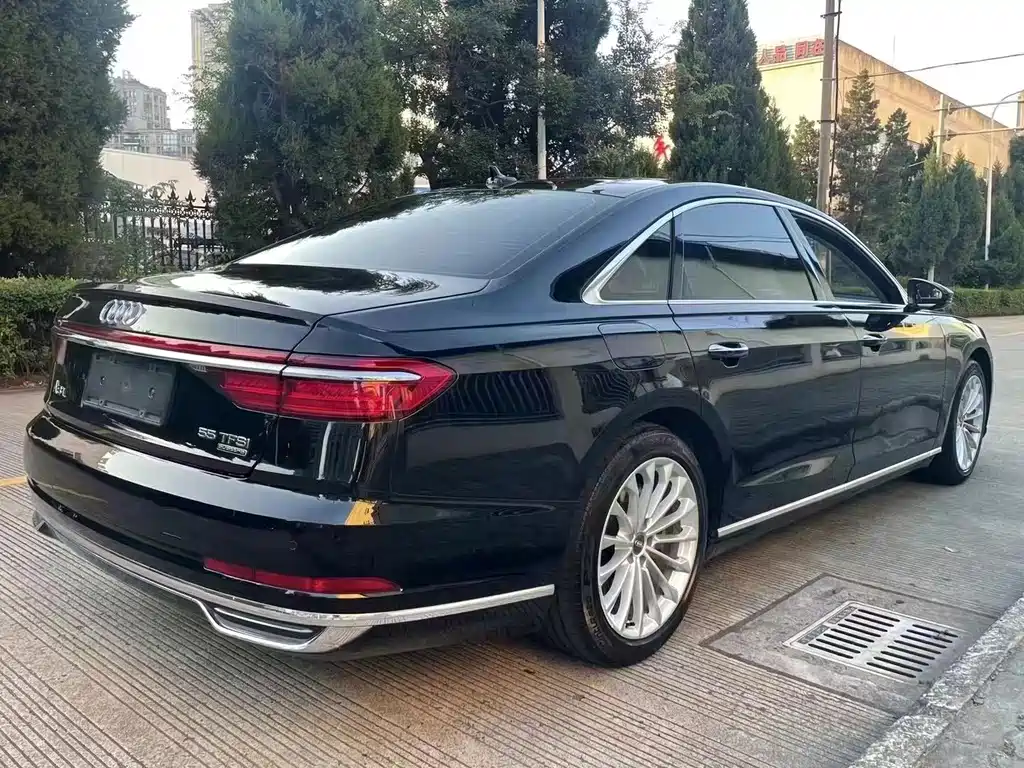 Audi A8 — фото 8
