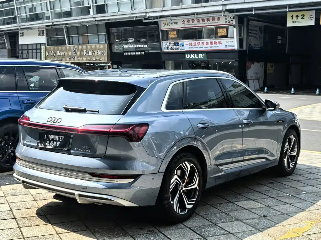 Audi e-tron — фото 5
