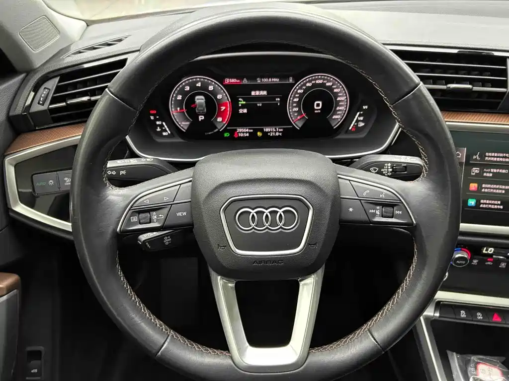 Audi Q3 — фото 8