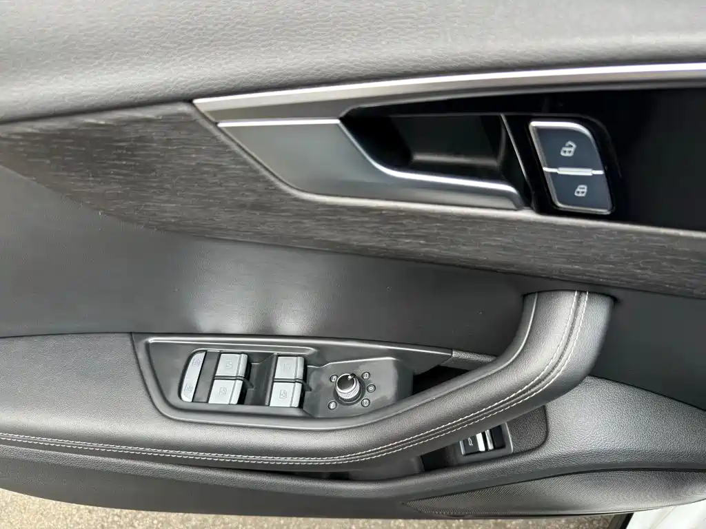 Audi A4L — фото 11