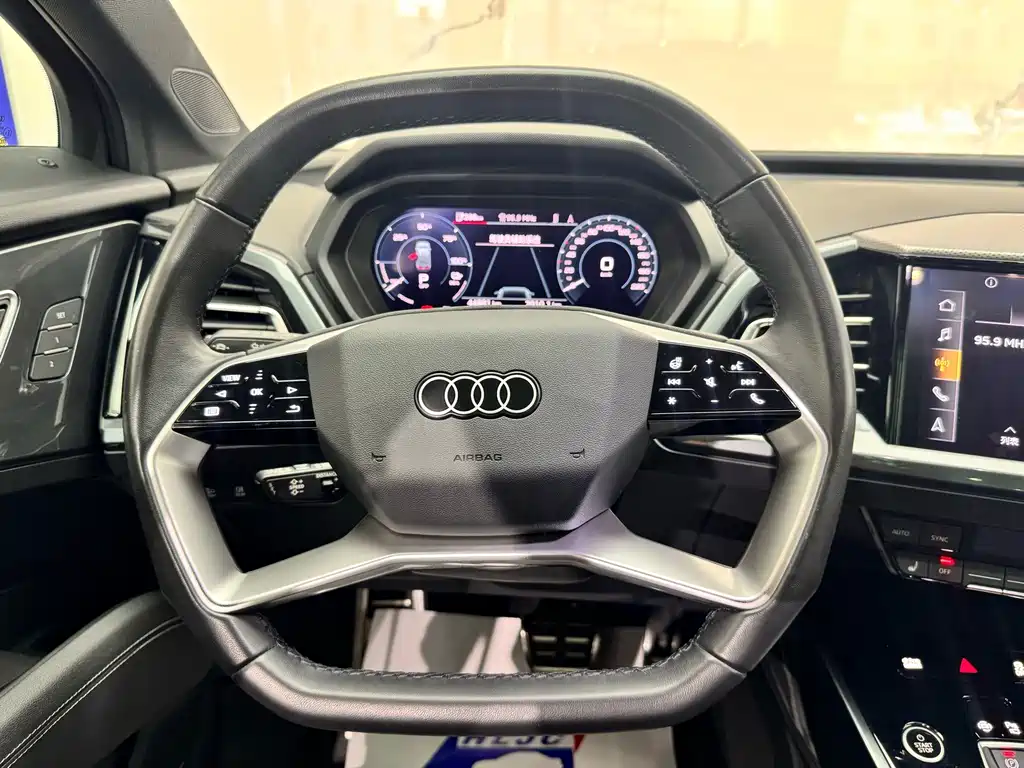 Audi Q5 e-tron — фото 11