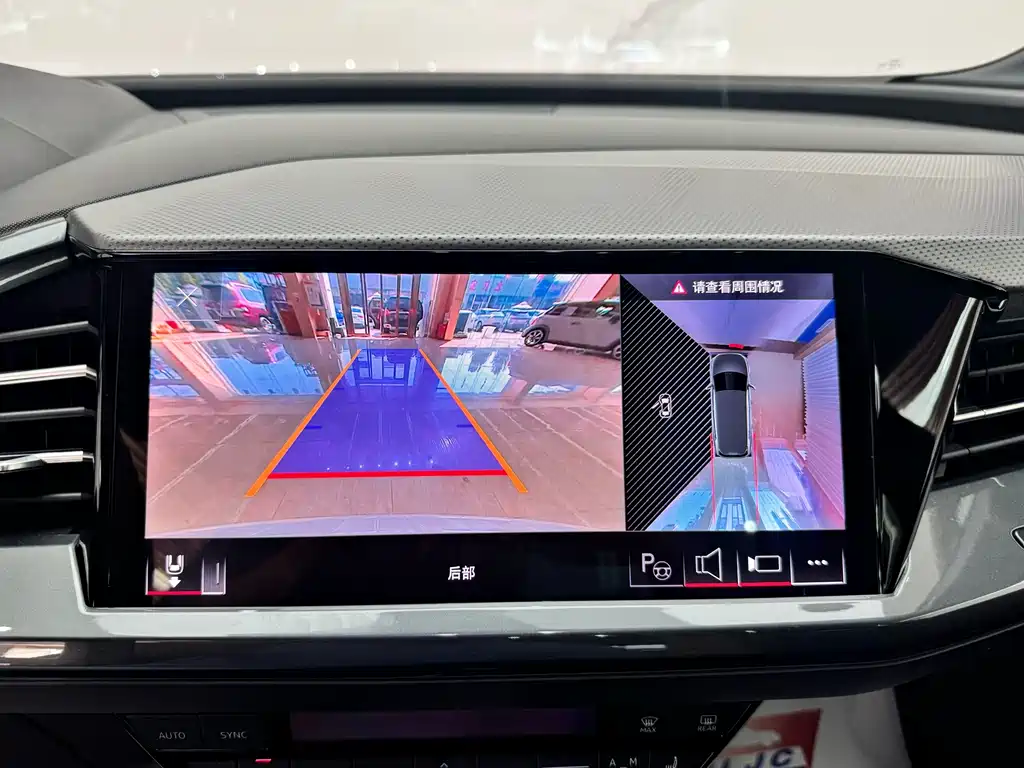Audi Q5 e-tron — фото 14