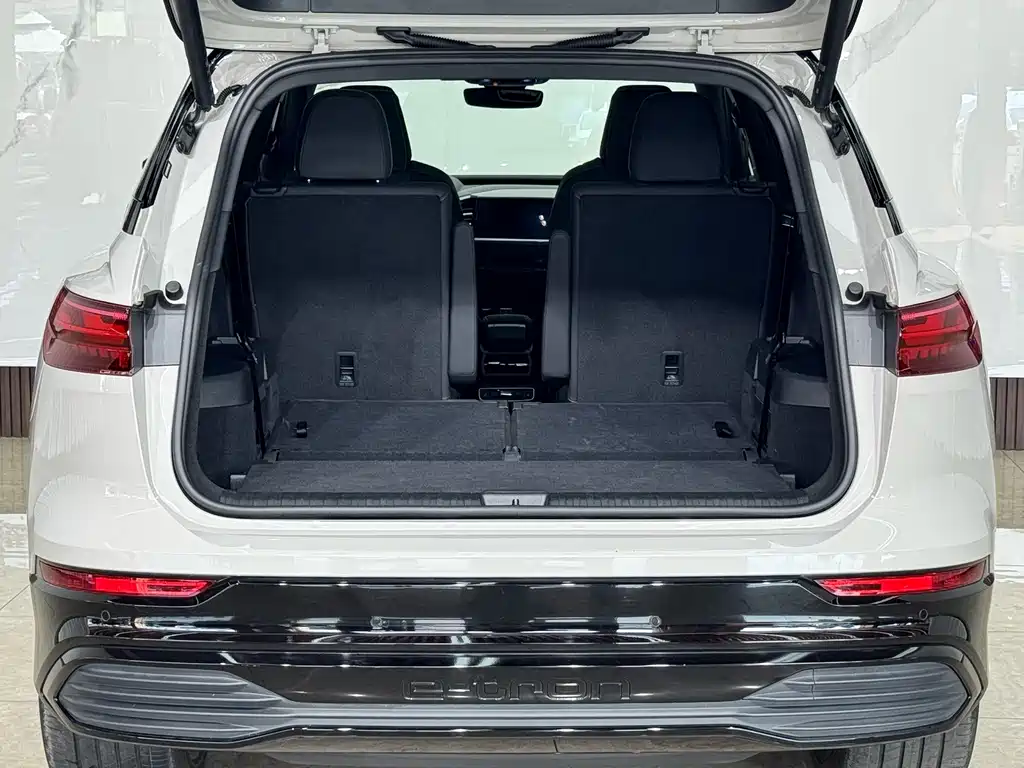 Audi Q5 e-tron — фото 22