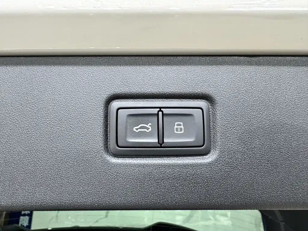 Audi Q5 e-tron — фото 23