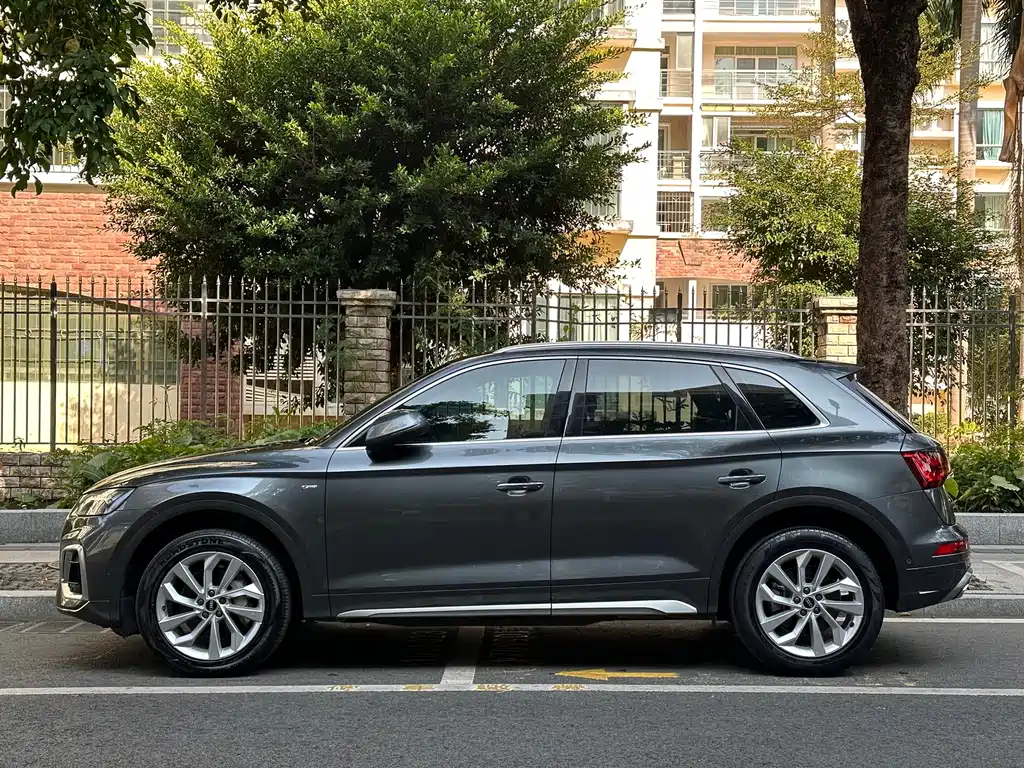 Audi Q5L — фото 15