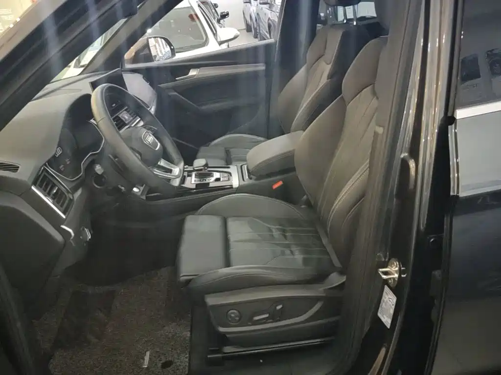 Audi Q5L Sportback — фото 11