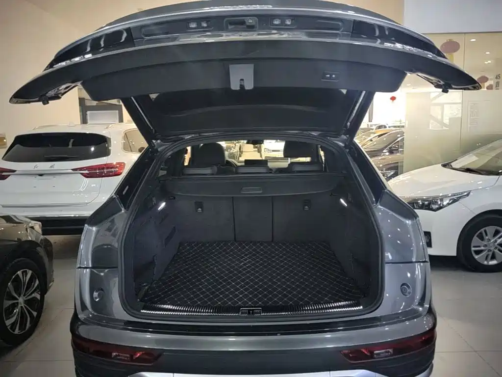 Audi Q5L Sportback — фото 15