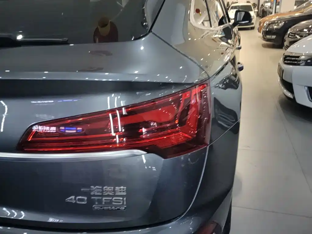 Audi Q5L Sportback — фото 24