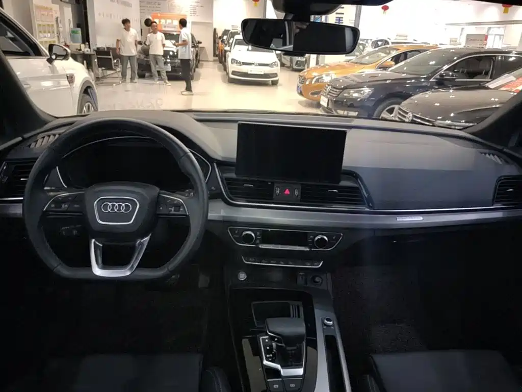 Audi Q5L Sportback — фото 6