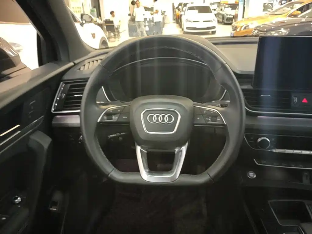 Audi Q5L Sportback — фото 7