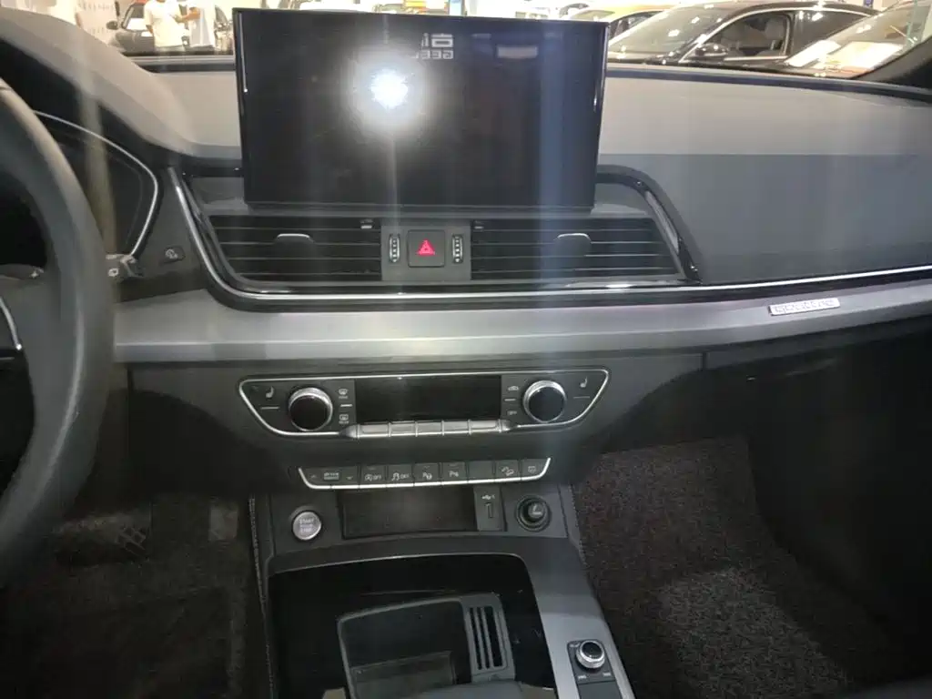 Audi Q5L Sportback — фото 9