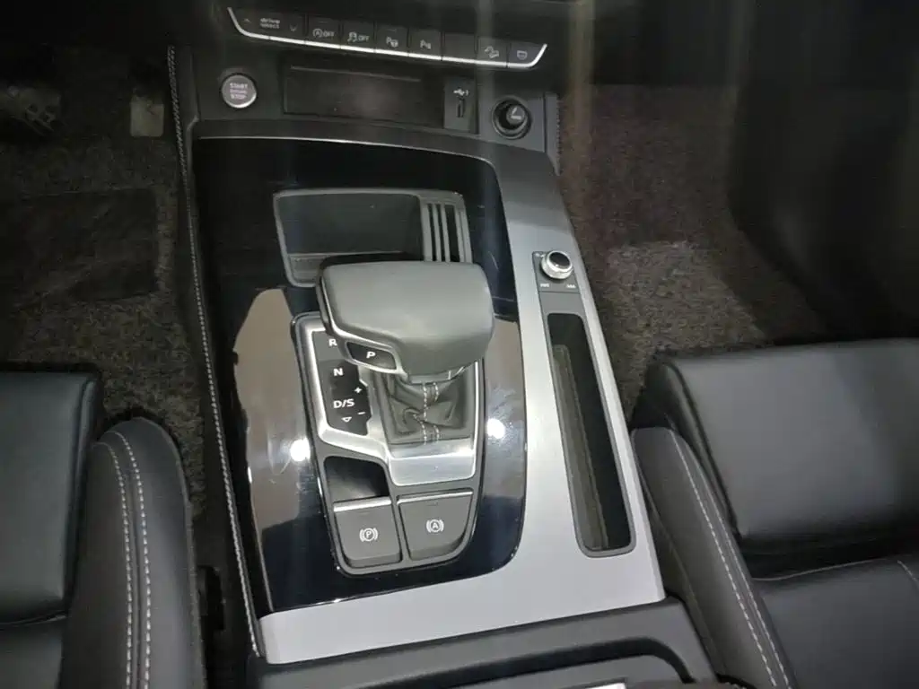 Audi Q5L Sportback — фото 10
