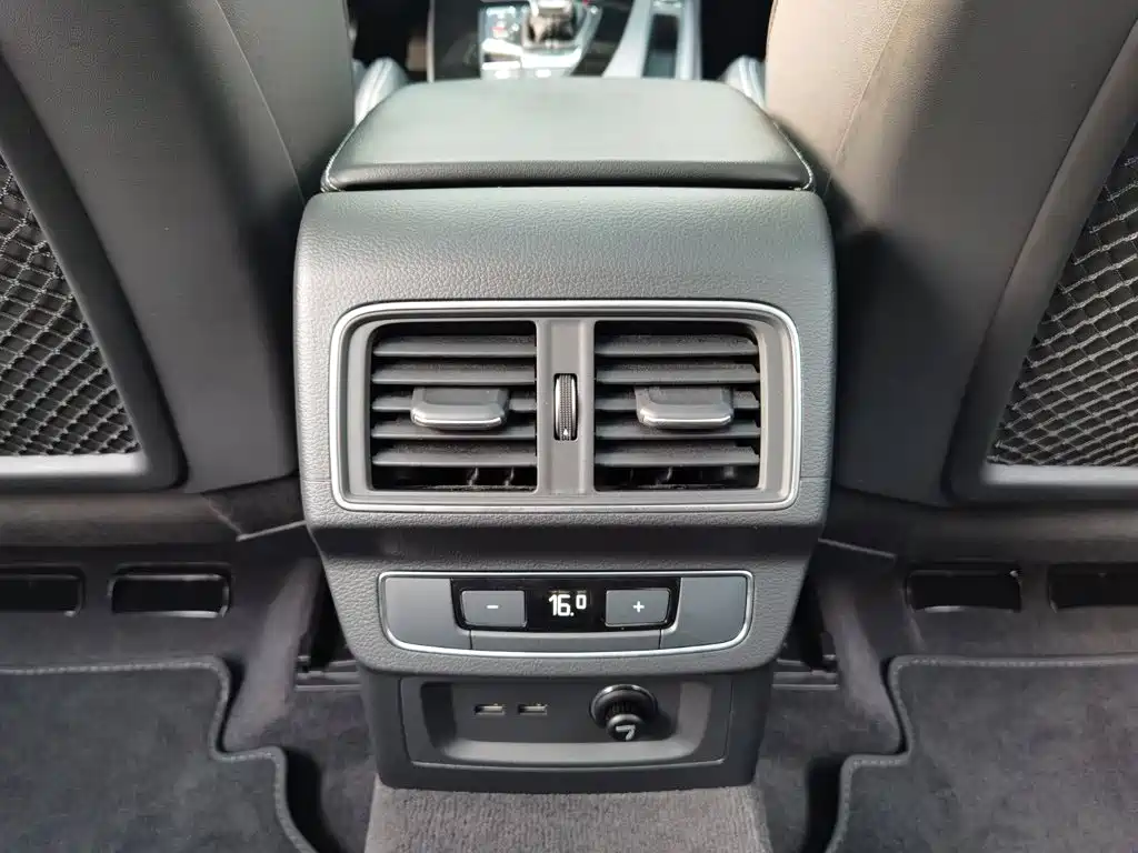Audi Q5L Sportback — фото 24