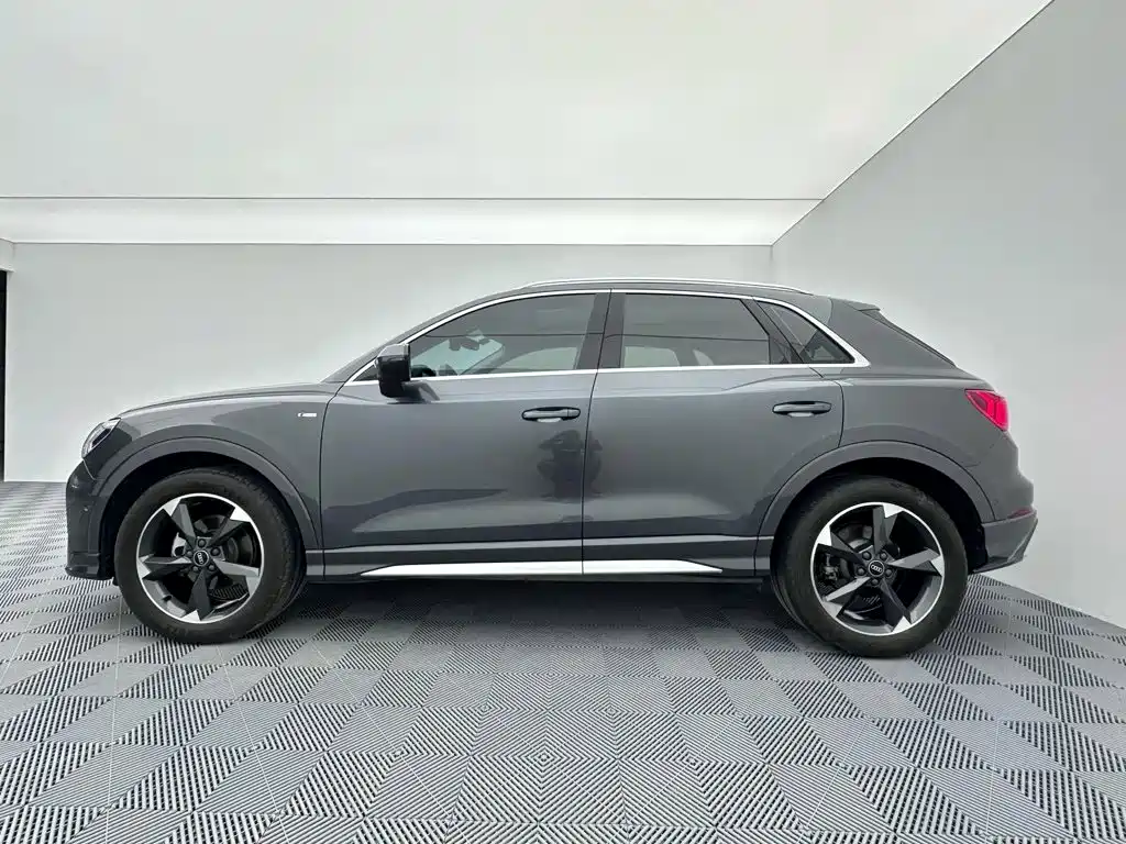 Audi Q3 — фото 7