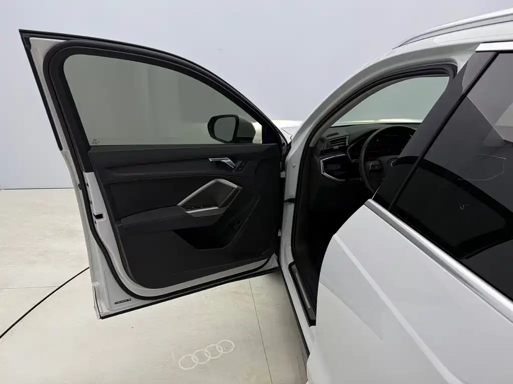 Audi Q3 — фото 20