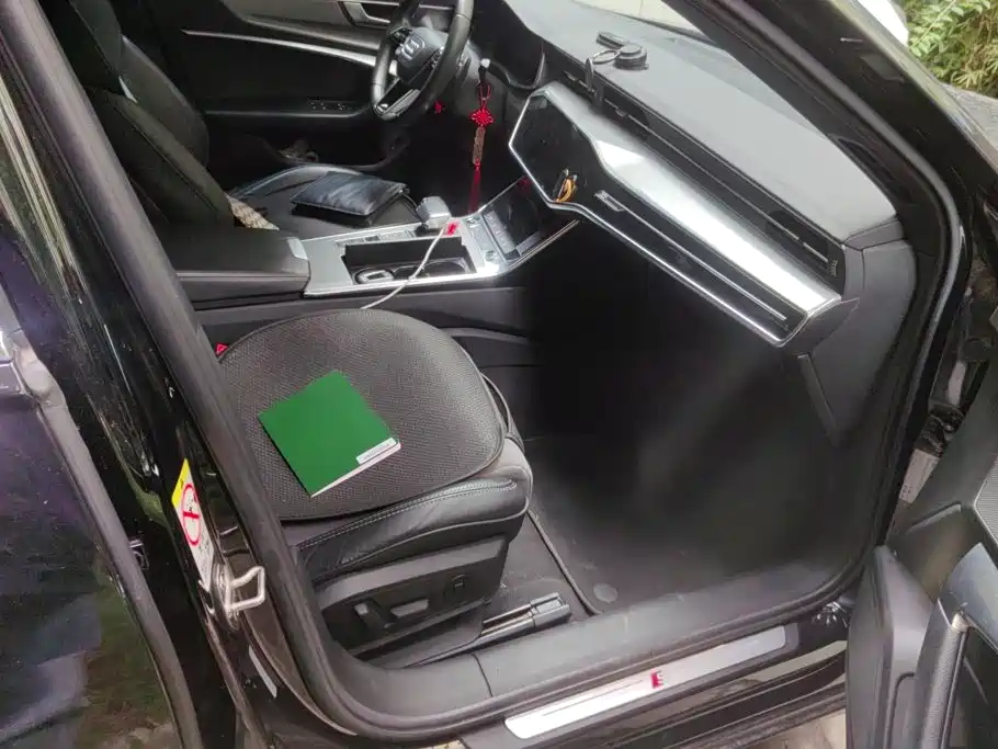 Audi A6L — фото 8