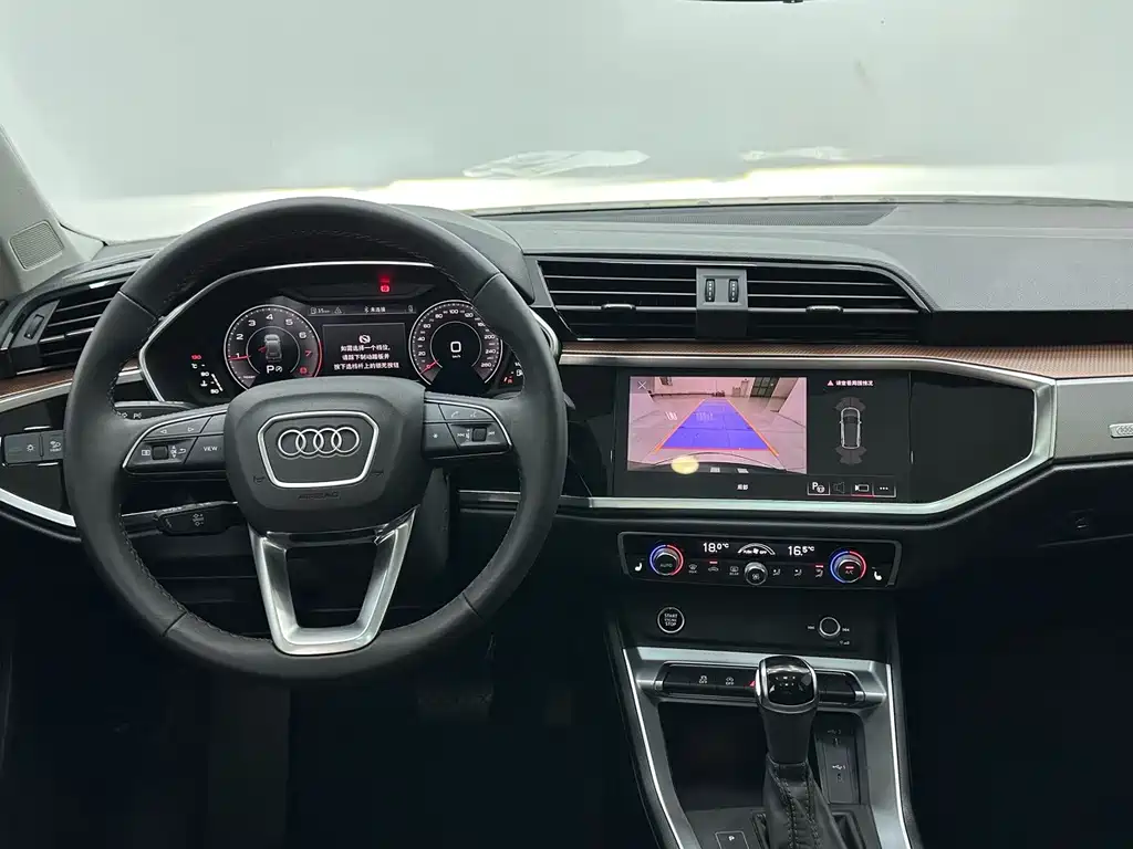 Audi Q3 — фото 10