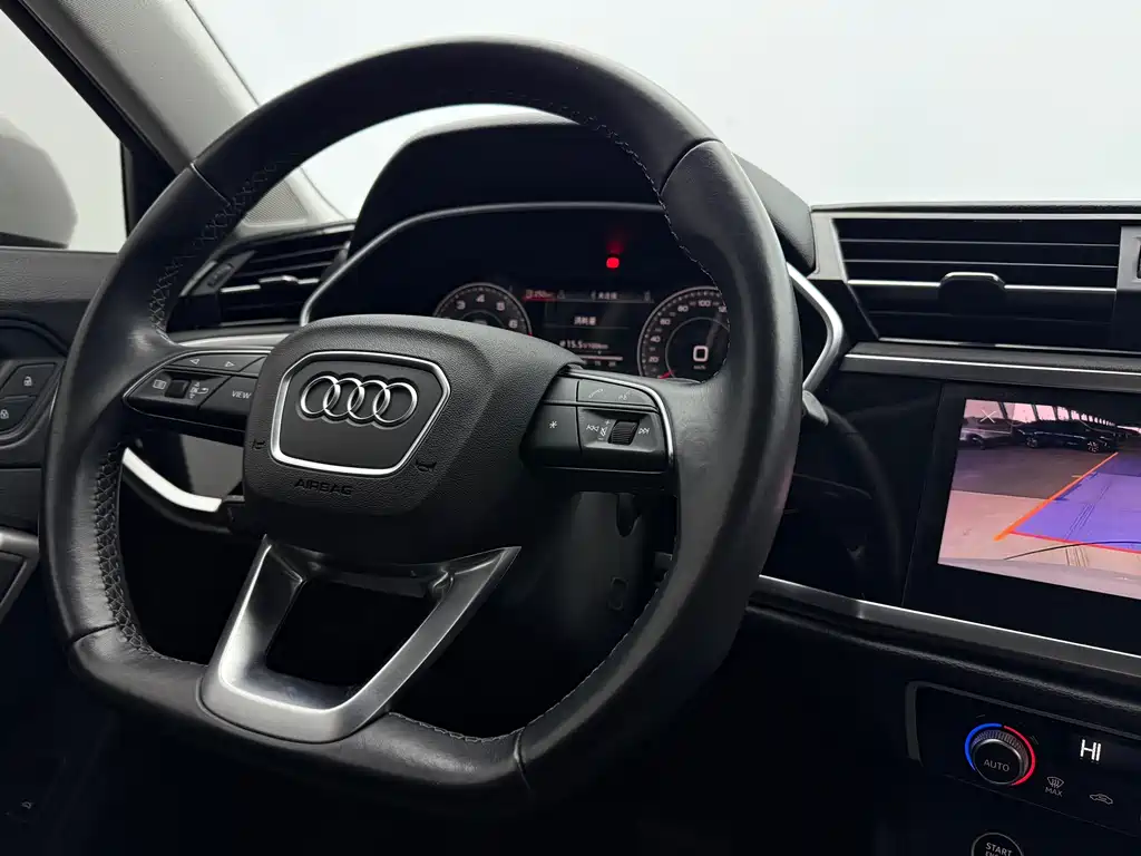Audi Q3 — фото 14