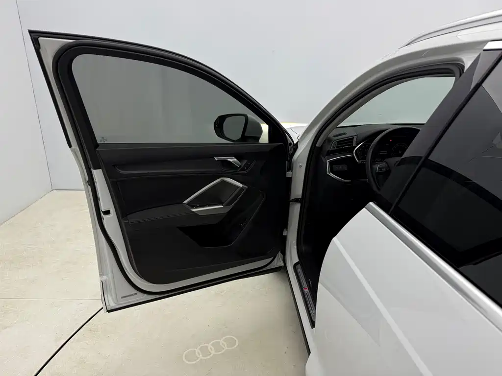 Audi Q3 — фото 10